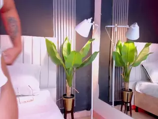 misssnaomi's Live Sex Cam Show