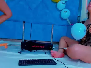 Purple-girls's Live Sex Cam Show