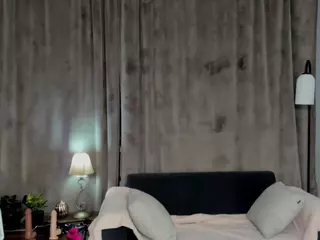 EmilySuon's Live Sex Cam Show