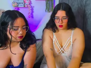 maddie-and-chelsea's Live Sex Cam Show