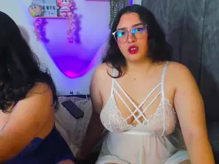 maddie-and-chelsea's Live Sex Cam Show
