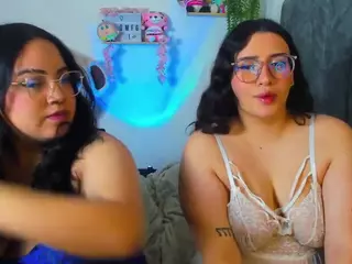 maddie-and-chelsea's Live Sex Cam Show