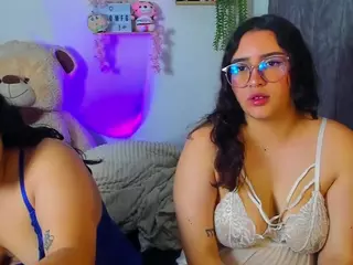 maddie-and-chelsea's Live Sex Cam Show