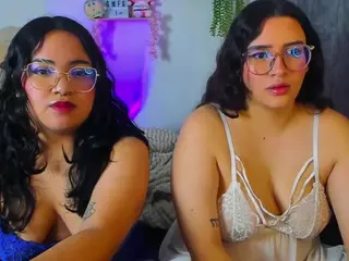 maddie-and-chelsea's Live Sex Cam Show