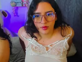 maddie-and-chelsea's Live Sex Cam Show