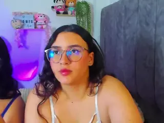 maddie-and-chelsea's Live Sex Cam Show