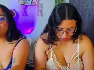 maddie-and-chelsea's Live Sex Cam Show