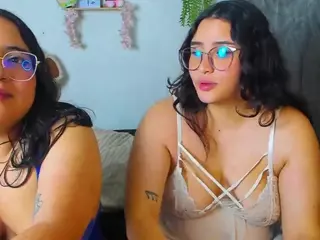 maddie-and-chelsea's Live Sex Cam Show