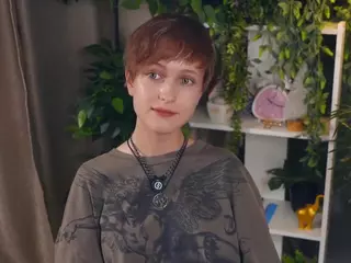 Henrietta's Live Sex Cam Show