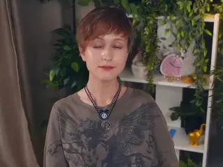Henrietta's Live Sex Cam Show