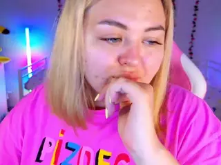 HornyCakee's Live Sex Cam Show