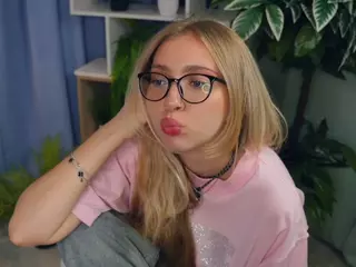 ZeldaClaxton's Live Sex Cam Show