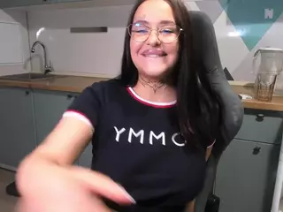 fuckdoll18's Live Sex Cam Show