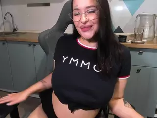 fuckdoll18's Live Sex Cam Show