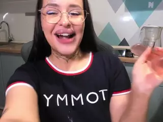 fuckdoll18's Live Sex Cam Show