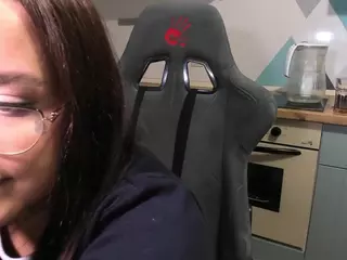 fuckdoll18's Live Sex Cam Show