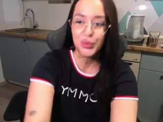 fuckdoll18's Live Sex Cam Show
