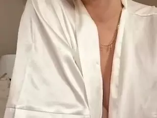 Nami Le's Live Sex Cam Show
