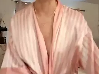 Nami Le's Live Sex Cam Show