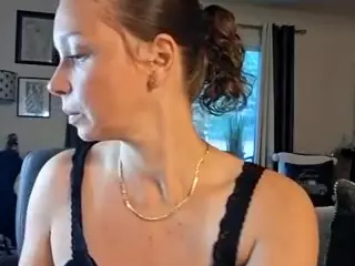 Nami Le's Live Sex Cam Show