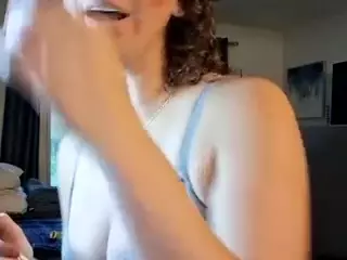 Nami Le's Live Sex Cam Show