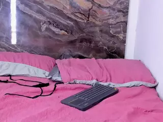 Brenda-00's Live Sex Cam Show