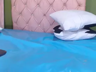 LuciaSpear's Live Sex Cam Show