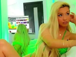 AriannaSins's Live Sex Cam Show
