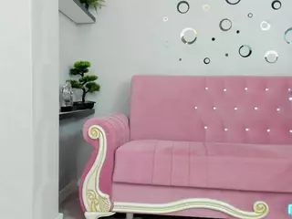 belovedkhlloe12's Live Sex Cam Show