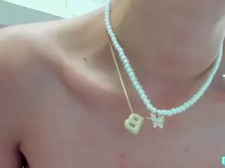 belovedkhlloe12's Live Sex Cam Show