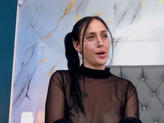 MELANISHAW's Live Sex Cam Show