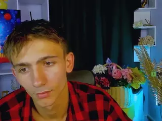 tobi-yours's Live Sex Cam Show