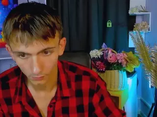tobi-yours's Live Sex Cam Show
