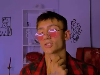 tobi-yours's Live Sex Cam Show
