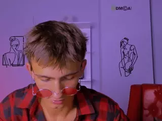 tobi-yours's Live Sex Cam Show