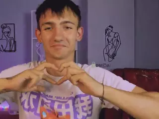 tobi-yours's Live Sex Cam Show