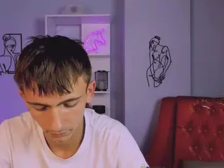 tobi-yours's Live Sex Cam Show
