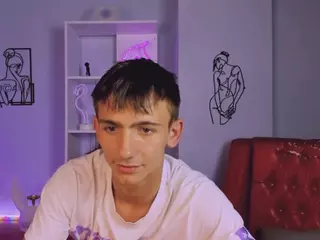 tobi-yours's Live Sex Cam Show