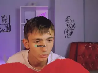 tobi-yours's Live Sex Cam Show