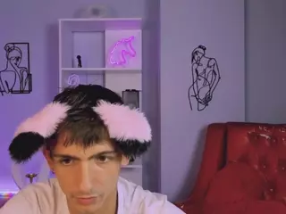 tobi-yours's Live Sex Cam Show
