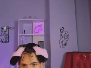 tobi-yours's Live Sex Cam Show
