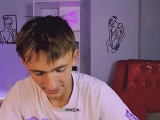 tobi-yours's Live Sex Cam Show