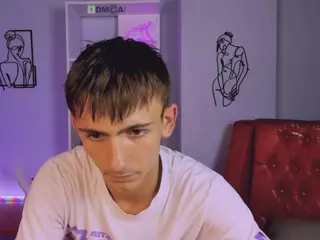tobi-yours's Live Sex Cam Show