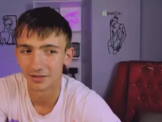 tobi-yours's Live Sex Cam Show