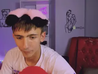 tobi-yours's Live Sex Cam Show