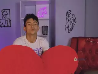 tobi-yours's Live Sex Cam Show
