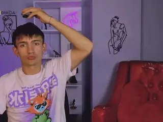 tobi-yours's Live Sex Cam Show