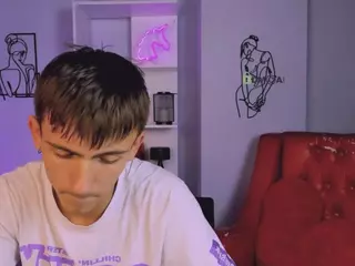 tobi-yours's Live Sex Cam Show