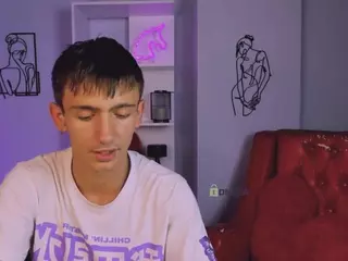tobi-yours's Live Sex Cam Show