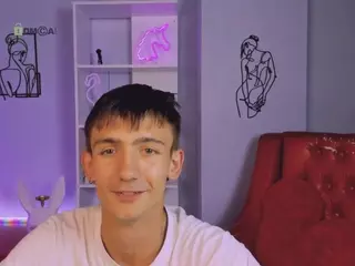 tobi-yours's Live Sex Cam Show